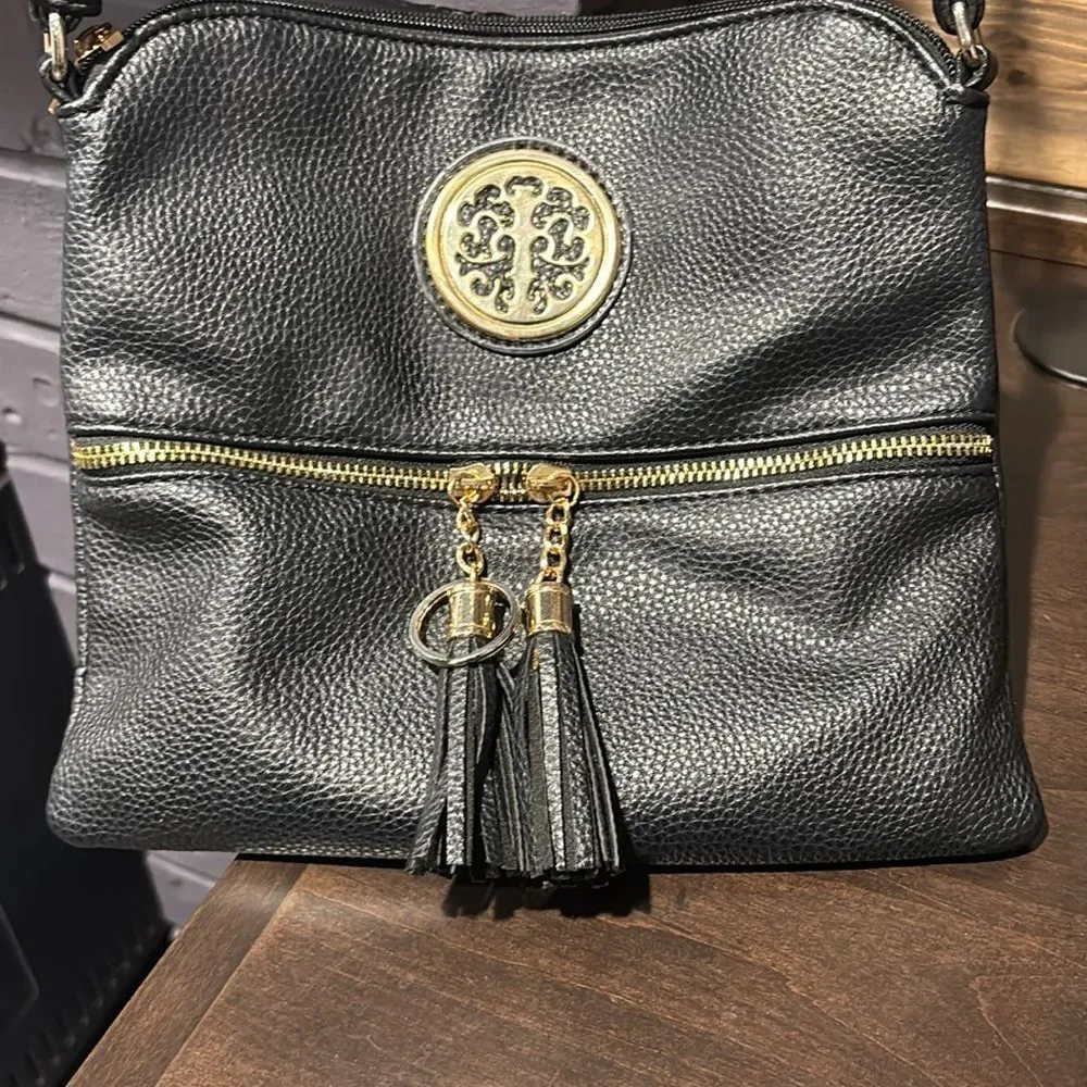 Rebecca & Rifka Black Adjustable Crossbody Bag with Tassel Zipper Detail